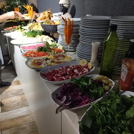 The Constantine מלון